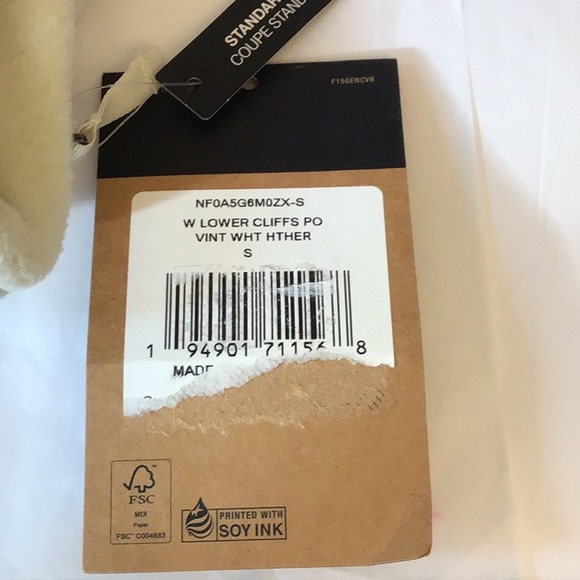 The North Face Pullover fleece 1/4 zip, pocket full length across, NEW w tags - Picture 10 of 10